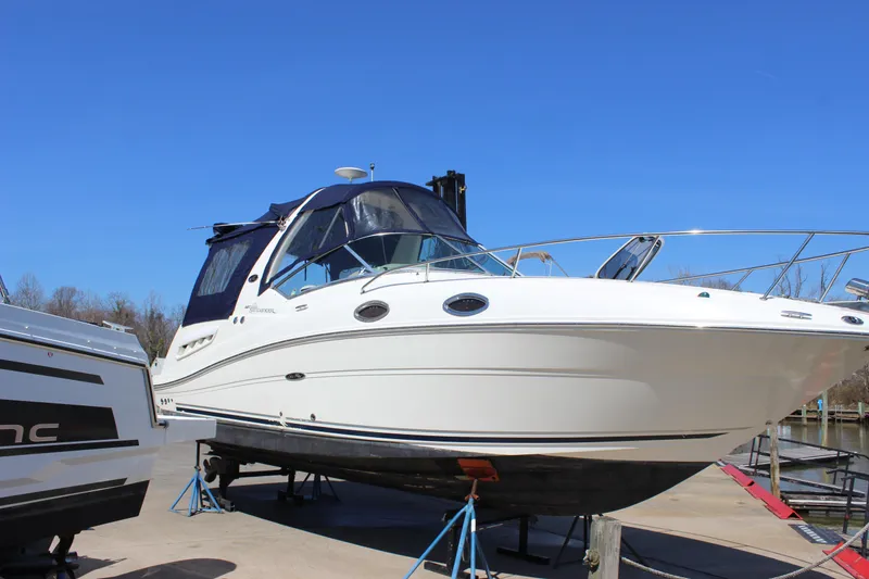 Slide: The Image of 2006 Sea Ray Sundancer 260 boat on stands, clear blue sky background. - 9