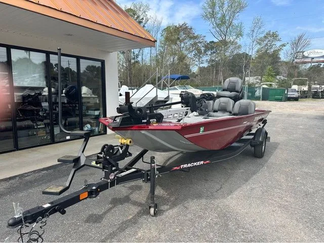 Slide: The Image of Tracker Pro 170 2022 - 36