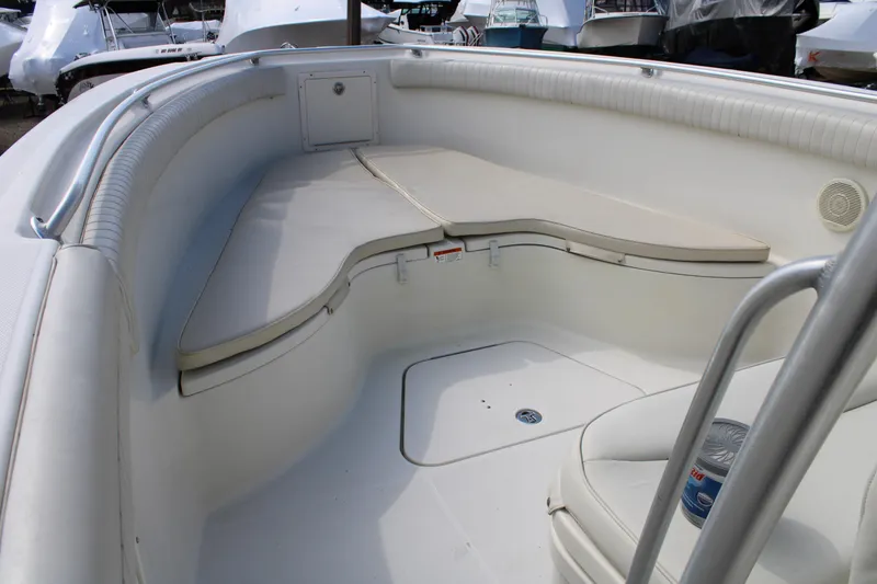 Slide: The Image of 2007 Hydra-Sports Vector 2900 CC boat interior with cushioned seating area. - 11