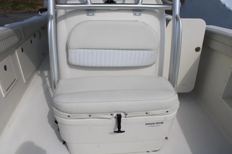 Slide: The Image of 2007 Hydra-Sports Vector 2900 CC boat seat with integrated cooler. - 13