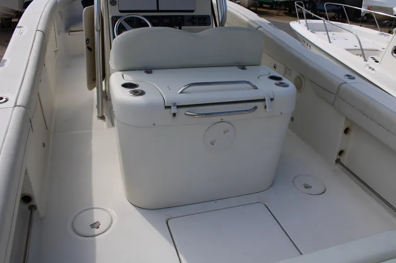 Slide: The Image of 2007 Hydra-Sports Vector 2900 CC boat interior with seating and console. - 6