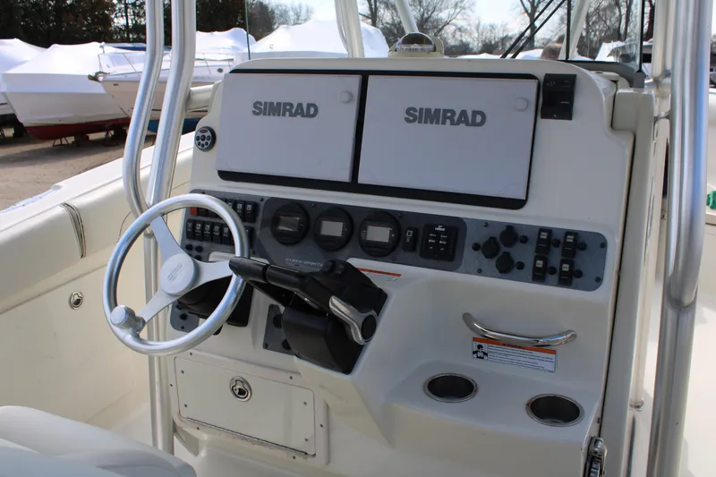 Slide: The Image of 2007 Hydra-Sports Vector 2900 CC boat dashboard with Simrad navigation system. - 9