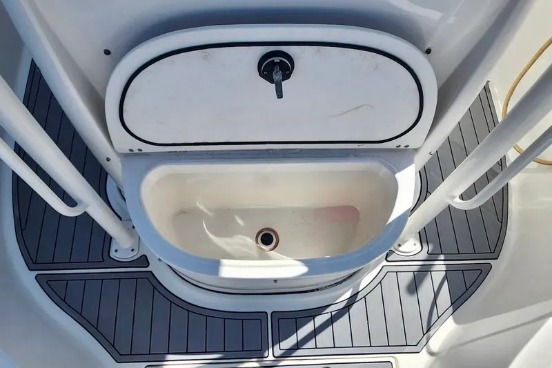 Slide: The Image of Livewell on 2014 Wellcraft 35 Scarab Sport boat, featuring non-slip deck flooring. - 22