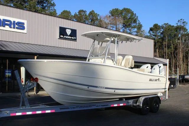 The Image of Bulls Bay 255 Center Console 2026 - 1