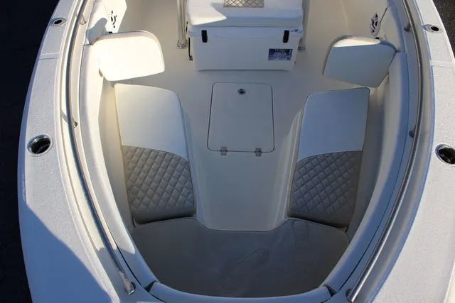 Slide: The Image of Bulls Bay 255 Center Console 2026 - 12