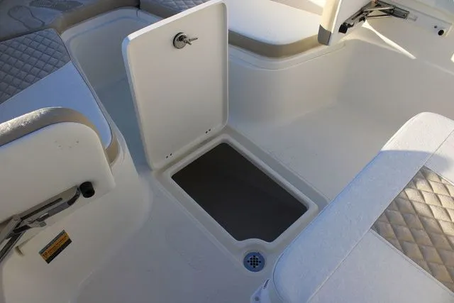 Slide: The Image of Bulls Bay 255 Center Console 2026 - 13