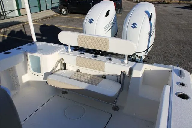 Slide: The Image of Bulls Bay 255 Center Console 2026 - 18