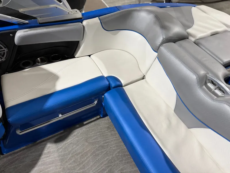 Slide: The Image of MasterCraft X20 2016 - 18