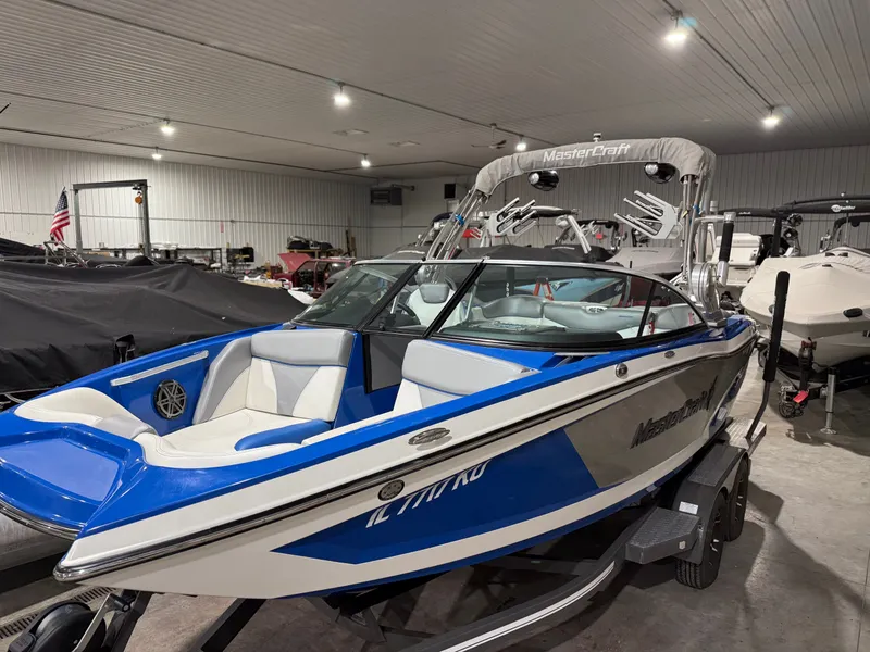 Slide: The Image of MasterCraft X20 2016 - 2
