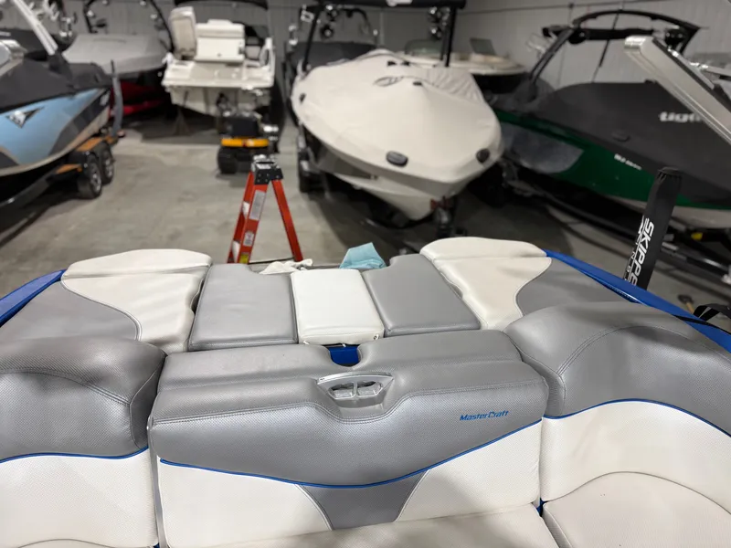 Slide: The Image of MasterCraft X20 2016 - 21