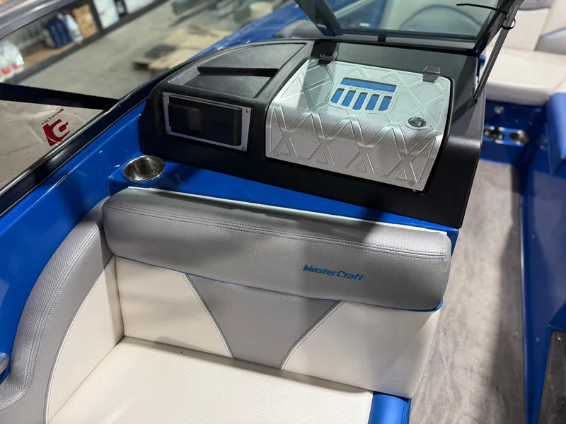 Slide: The Image of Interior of a 2016 MasterCraft X20 boat with blue and gray seating. - 28