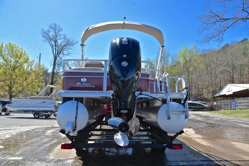 Slide: The Image of 2019 Sun Tracker SportFish 22 DLX pontoon boat on trailer, rear view. - 13