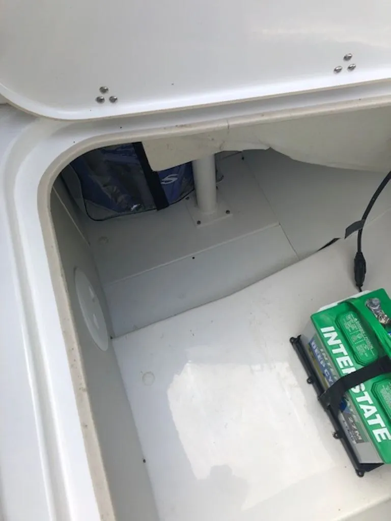 Slide: The Image of Interior of 2024 Tahoe 185 S boat with battery. - 18