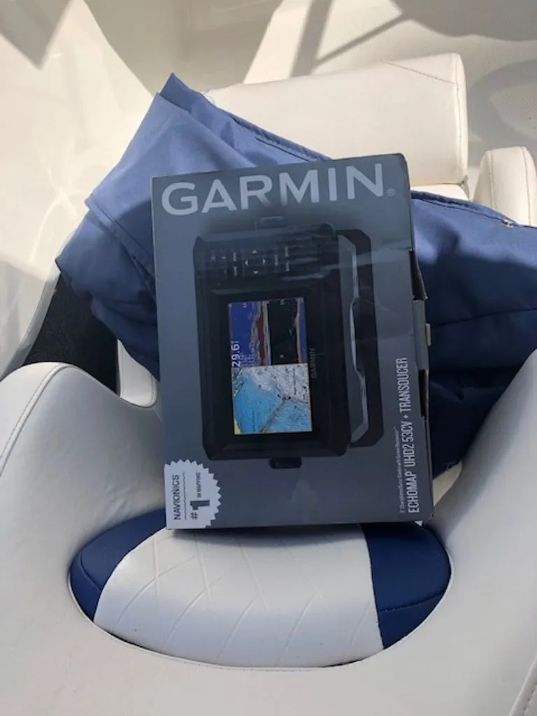 Slide: The Image of Garmin Echomap UHD 93sv on Tahoe 185 S boat seat, 2024 model. - 35