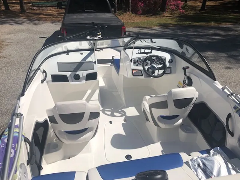 Slide: The Image of Interior of 2024 Tahoe 185 S boat with modern features. - 7