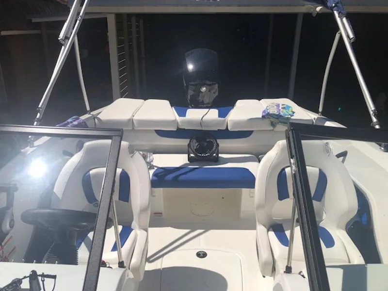 Slide: The Image of Interior view of 2024 Tahoe 185 S boat with blue and white seats. - 9