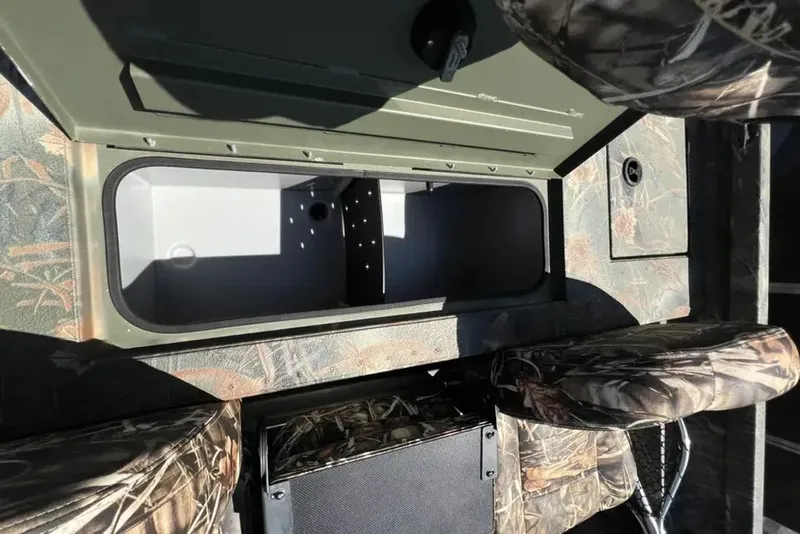 Slide: The Image of Interior of a 2015 Hurricane Sundeck with camouflage pattern. - 11