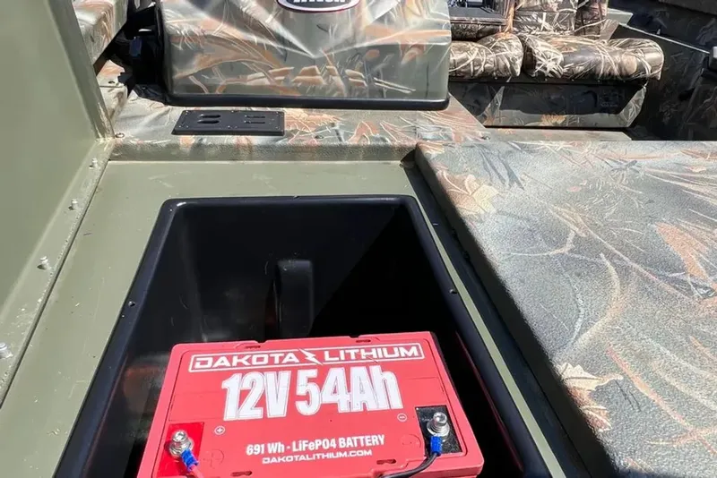 Slide: The Image of Dakota Lithium battery in a 2015 Hurricane Sundeck boat. - 17