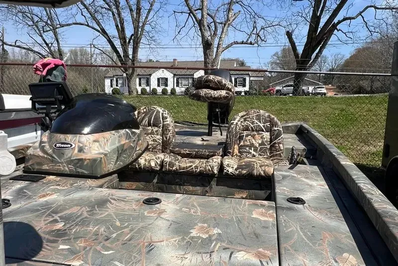 Slide: The Image of 2015 Hurricane Sundeck boat with camouflage pattern and seating. - 7