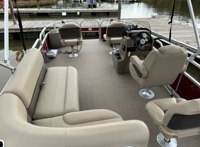 Slide: The Image of Sun Tracker Bass Buggy 2024 - 3