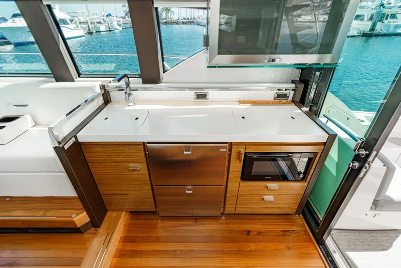 Slide: The Image of Tiara 44 Flybridge 2018 - 12