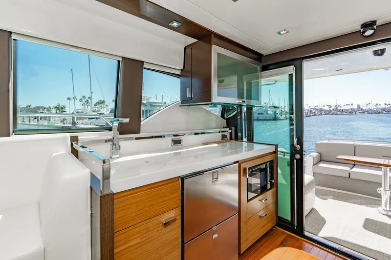 Slide: The Image of Tiara 44 Flybridge 2018 - 13