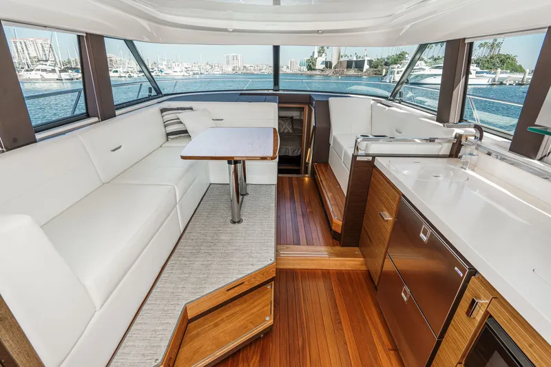 Slide: The Image of Tiara 44 Flybridge 2018 - 14