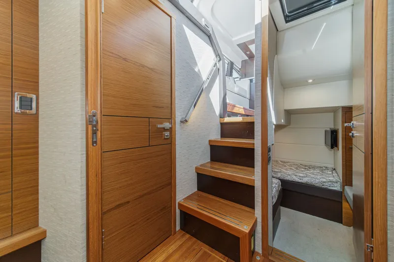 Slide: The Image of Tiara 44 Flybridge 2018 - 17