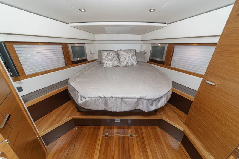 Slide: The Image of Tiara 44 Flybridge 2018 - 21