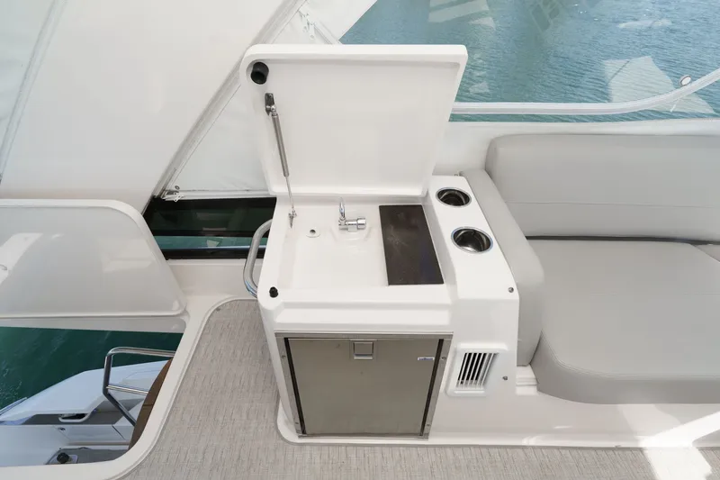 Slide: The Image of Tiara 44 Flybridge 2018 - 31