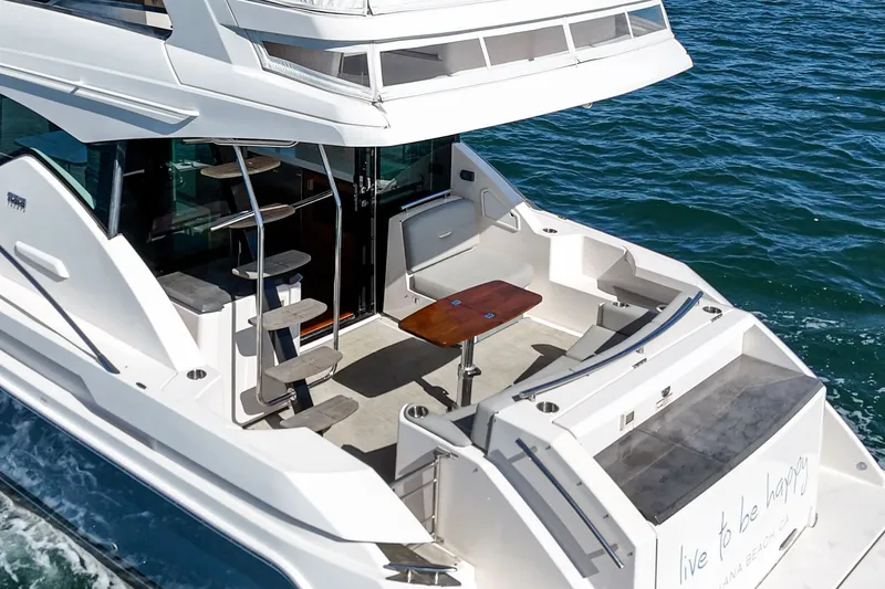 Slide: The Image of Tiara 44 Flybridge 2018 - 34