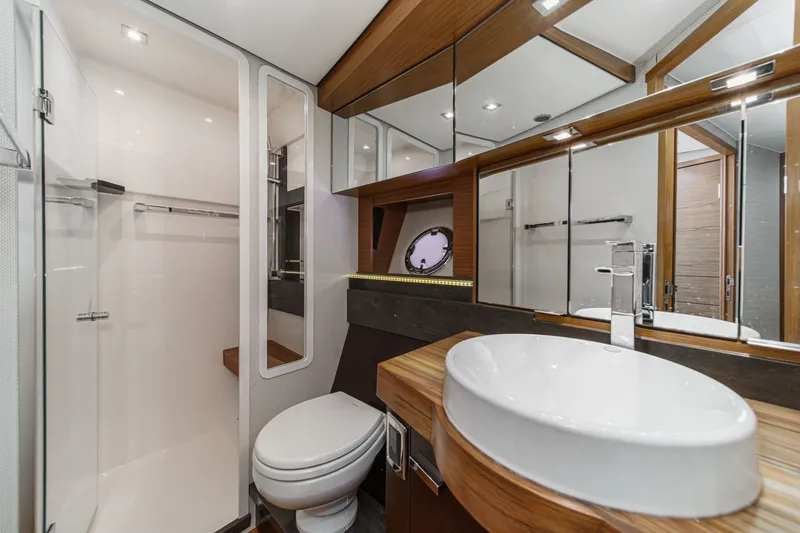 Slide: The Image of Tiara 44 Flybridge 2018 - 41