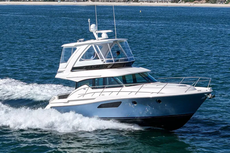 Slide: The Image of Tiara F 44 2018 - 48