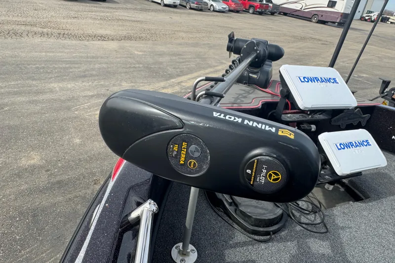 Slide: The Image of 2020 Nitro ZV19 Sport boat with Minn Kota trolling motor and Lowrance electronics. - 11