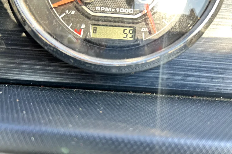 Slide: The Image of Metal plate with serial number "US-GDY78276H425" and QR code on Godfrey Sweetwater 2286 SFL, 2025. - 85