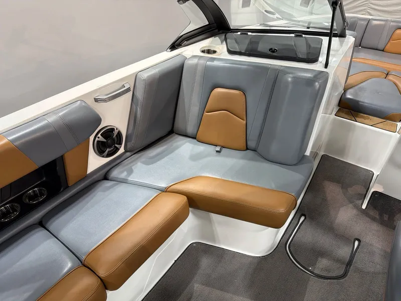 Slide: The Image of Malibu Wakesetter 21 MLX 2020 - 12