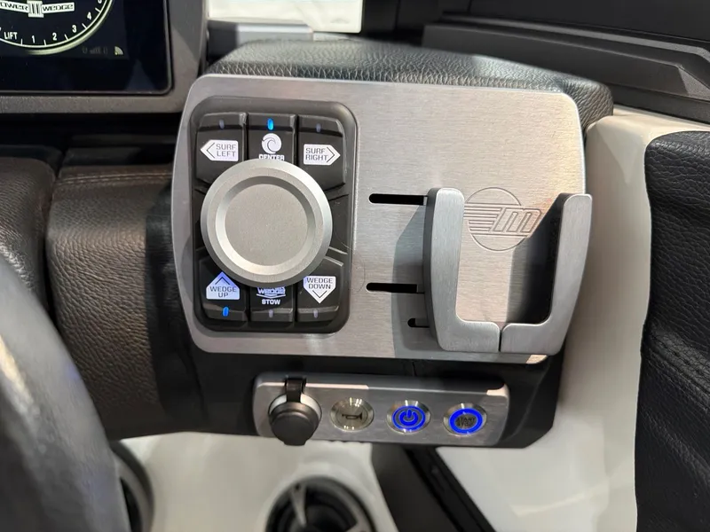 Slide: The Image of Malibu Wakesetter 21 MLX 2020 - 17
