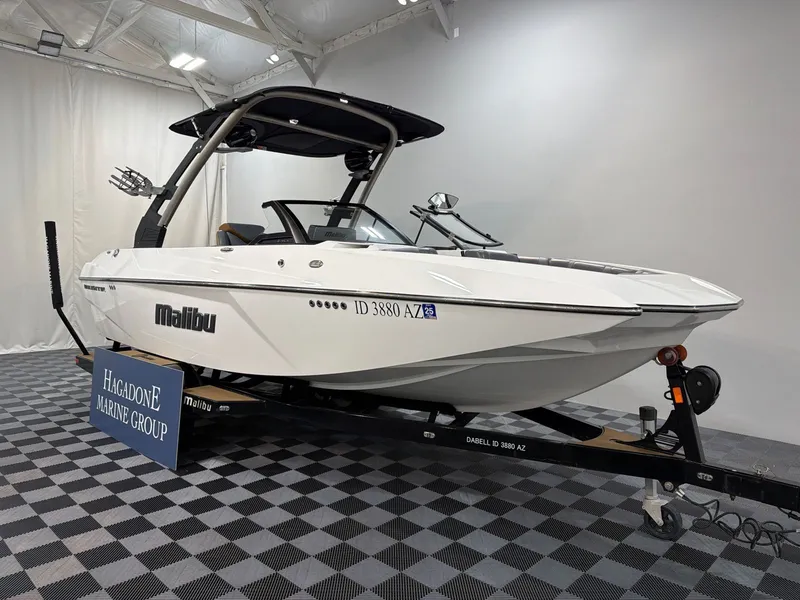 Slide: The Image of Malibu Wakesetter 21 MLX 2020 - 2