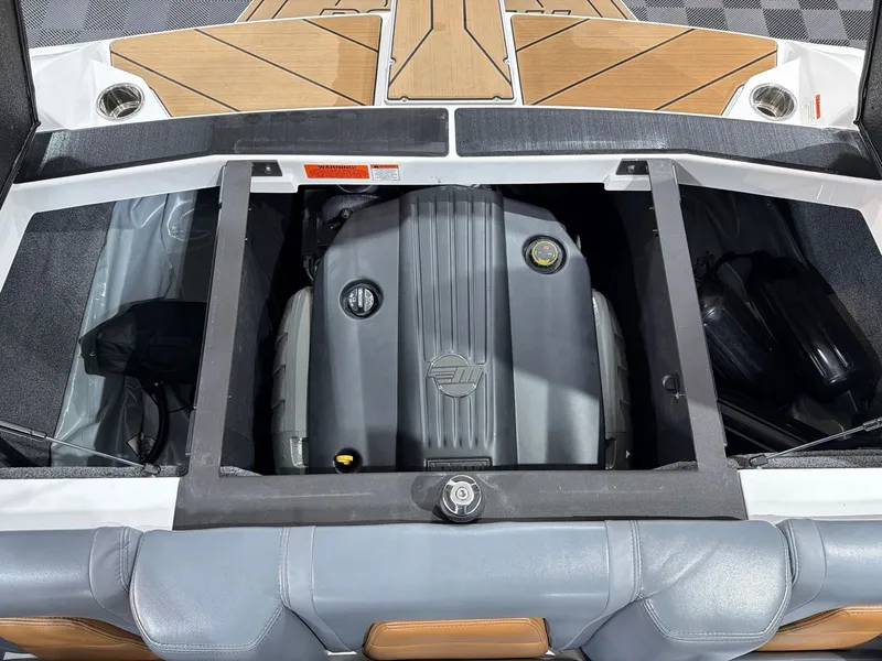 Slide: The Image of Malibu Wakesetter 21 MLX 2020 - 20