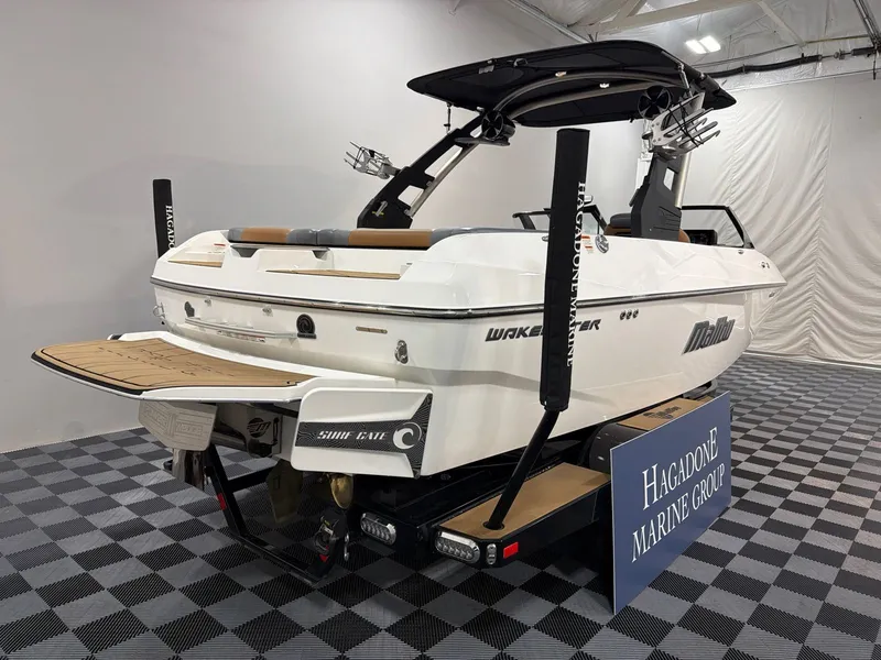 Slide: The Image of Malibu Wakesetter 21 MLX 2020 - 3