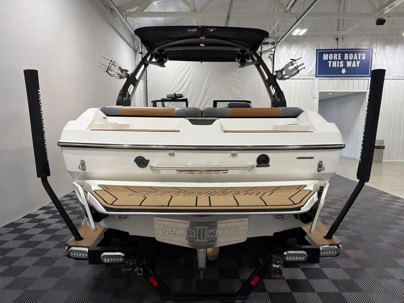 Slide: The Image of Malibu Wakesetter 21 MLX 2020 - 4