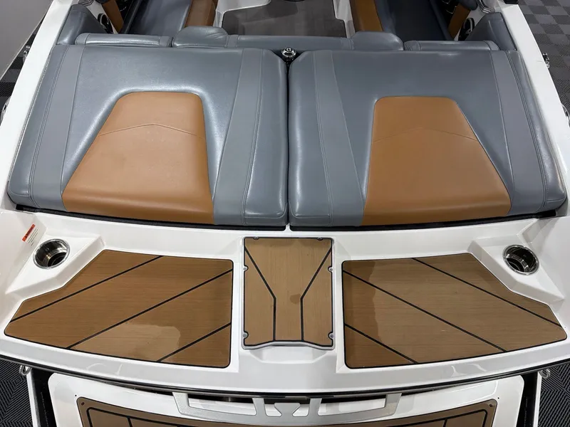 Slide: The Image of Malibu Wakesetter 21 MLX 2020 - 6