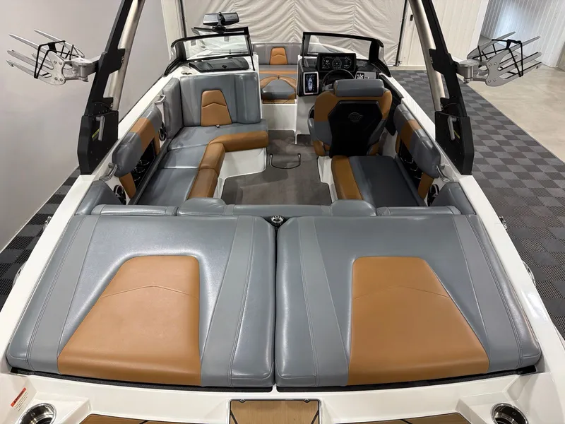 Slide: The Image of Malibu Wakesetter 21 MLX 2020 - 7