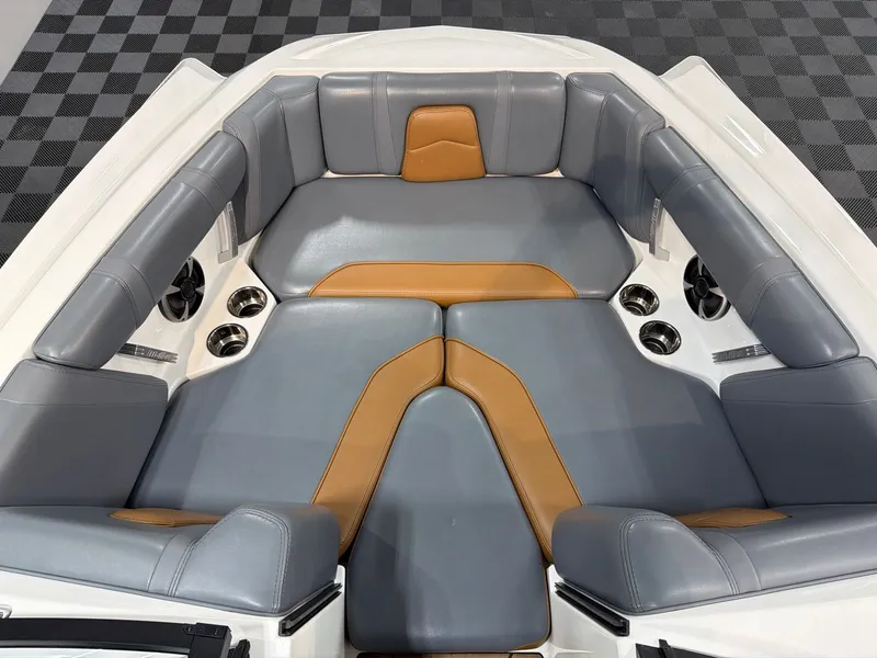 Slide: The Image of Malibu Wakesetter 21 MLX 2020 - 8