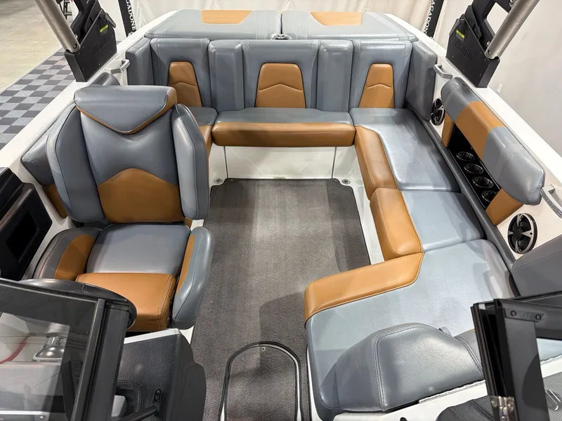 Slide: The Image of Malibu Wakesetter 21 MLX 2020 - 9