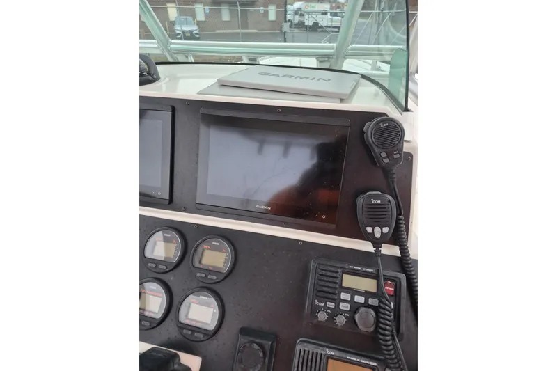 Slide: The Image of 2005 Robalo R260 Center Console dashboard with Garmin navigation and Icom communication devices. - 9