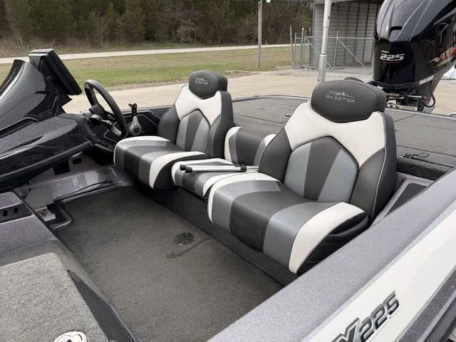 Slide: The Image of Skeeter ZX225 2021 - 14