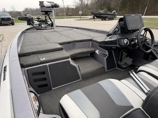 Slide: The Image of Skeeter ZX225 2021 - 16