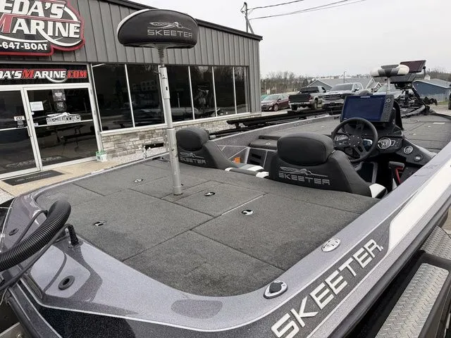 Slide: The Image of Skeeter ZX225 2021 - 5