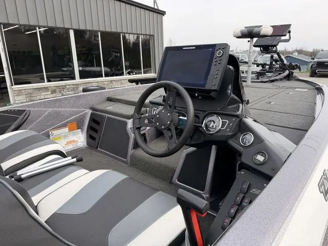 Slide: The Image of Skeeter ZX225 2021 - 6